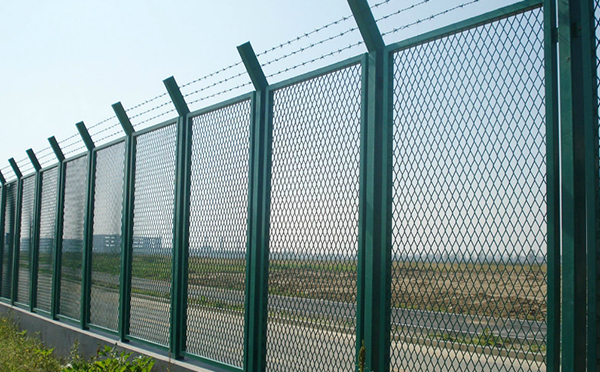 鋼板網(wǎng)護欄